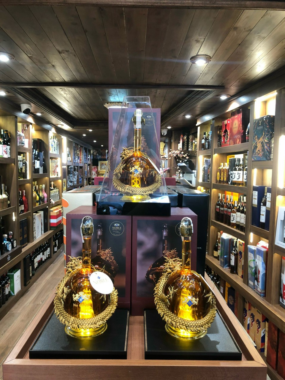 RƯỢU RỒNG VÀNG ÔM CHÂU NOBBLE COGNAC HORS D'AGE